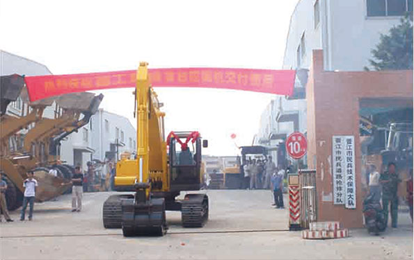 第一臺(tái)晉工挖掘機(jī)下線。